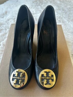 Tory Burch Black Leather Wedge Pumps Gold Logo Medallion Heels Size: 5 - 5 1/2